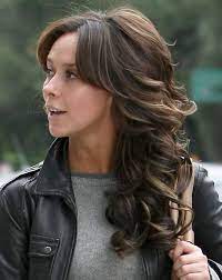 We love her messy bun. Jennifer Love Hewitt Out Getting Hair Done M K1q9hcmyzx Jpg 814 1024 Jennifer Love Hewitt Hair Styles Engagement Photo Hair