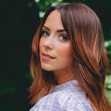 Anna Pearson's Instagram, Twitter & Facebook