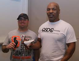 Mike Tyson With His Pigeons Mike Tyson Pigeon Pigeon Breeds