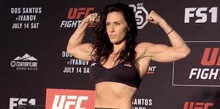 On april 13, 2013, she became the first woman to win a ufc. Cat Zingano Dominates Marion Reneau To Kick Off Ufc Boise Main Card Mmaweekly Com