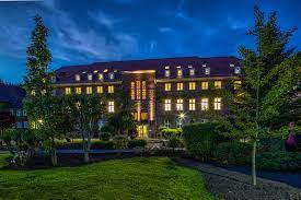 Discover everything you need to know about haus overbach—a hiking attraction recommended by 15 people on komoot—and browse 61 photos & 3 insider tips. Haus Overbach Ggmbh Ubernachten