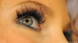I think overall eyelash extensions are actually. Fake Lashes With Side Effects Risk Of Eczema And Infection Science In Depth Reporting On Science And Technology Dw 17 06 2019