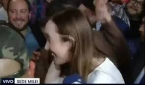 Victoria Villarruel llegó al bunker de La Libertad Avanza y saludó; Ramiro  Marra, exultante