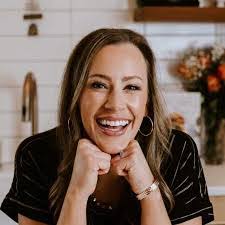 Monique Rea's Instagram, Twitter & Facebook