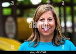 Jill Hanks's Instagram, Twitter & Facebook