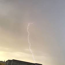 شبكة أجواء الامارات صورة لصاعقة على دبا الان من الزميلة ام مريم instagram instagram posts photo