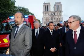 Du lundi au vendredi, olivier bost passe l'actualité politique au peigne fin et apporte son expertise des affaires publiques avec un soupçon d'impertinence et toujours quelques grammes de sourire. Macron Reporte Son Allocution A Cause De L Incendie De Notre Dame
