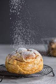 5吋大芋泥泡芙 food bread
