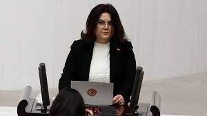 Derya yanık'in özgeçmişi (derya yanık kimdir?) i̇stanbul büyükşehir belediyesi hukuk komisyonu başkanlığı ve ak parti grup sözcülüğü görevlerinde de bulunan derya yanık, ak parti 7. Npzrzjrod Tom