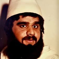 أنه قدم شخصية «جمعة» في مسرحية باي باي لندن عام 1981 وقد. Ø¯Ø§ÙˆÙˆØ¯ Ø­Ø³ÙŠÙ† ÙŠØ³ØªØ±Ø¬Ø¹ Ø°ÙƒØ±ÙŠØ§Øª Ù…Ø´Ø§Ø±ÙƒØªÙ‡ ÙƒÙ€ Ù…Ø¨ØªØ¯Ø¦ ÙÙ‰ Ù…Ø³Ø±Ø­ÙŠØ© Ø¨Ø§Ù‰ Ø¨Ø§Ù‰ Ù„Ù†Ø¯Ù† Ø§Ù„ÙŠÙˆÙ… Ø§Ù„Ø³Ø§Ø¨Ø¹