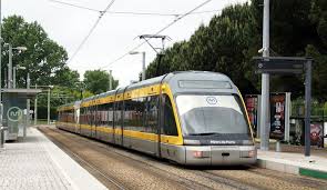 The metro has transformed oporto's local transport since december 2002 when commercial services started. Metro Do Porto Mp 035 Eurotram Flexity Outlook Von Bombardier An Der Haltestelle Senhorde Matosinhos Endstation Der A Linie Am Hafen In Porto Eisenbahnen Welt Startbilder De