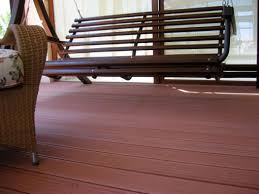 Kompozit ahşap deck, restaurant ve cafelerde görmeye alışkın olduğumuz ahşap görünümlü yer döşeme ürünüdür. Kompozit Deck Havuz Dosemeler Parke