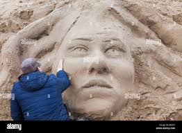 London low tide hi-res stock photography and images