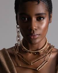 My long cast-in-one-piece bronze necklace is featured in this beautiful  shot! Versatile chain; wear it in different ways. Style @prlphotos Model  @thefrancineiacque #elinapeduzzijewelry #bronzechainnecklace  #bronzenecklace #longchainnecklace ...