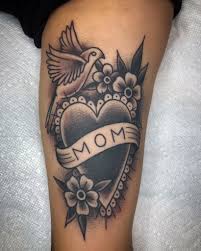 Tatuaje del primer tatuaje hecho por mi a mi madre, una mariposa en la espalda. 45 Ideas De Tatuajes Para Recordar A Una Madre Fallecida