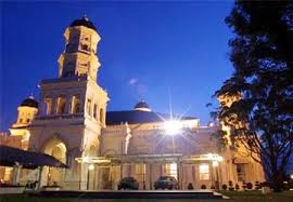 Sultan abu bakar state mosque (malay:masjid negeri sultan abu bakar) is the state mosque of johor, malaysia. Johor Sultan Abu Bakar State Mosque Oneapps