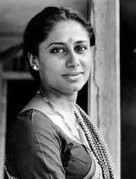 Get more info like birth place, age, birth sign, biography, family, relation & latest news etc. 40 Love Em Smita Patil Ideas Vintage Bollywood Actresses Bollywood