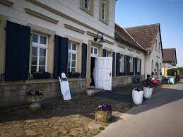 The main station is about 2.5 kilometres away from the hotel klute. Cafe Klute Facebook