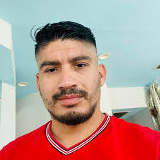 Arturo Paiz's Instagram, Twitter & Facebook