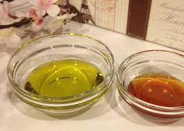 Olive oil is one of the top emollients that can penetrate the hair, and its lightweight nature makes it great for moisturizing. Diy Olive Oil And Honey Hair Mask The Chalkboard