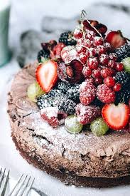 Chocolate Meringue Cake With Fresh Berries Recipe On Yummly Yummly Recipe Chocolate Meringue Berries Recipes Meringue Cake