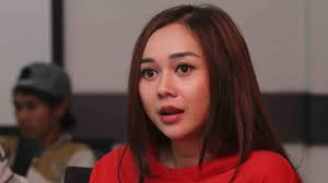 Secara agama sudah cerai, tinggal tunggu panggila. Sedang Belajar Agama Aura Kasih Lebaran Di Tanah Suci