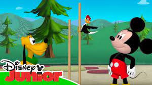 Per travasare i ricci delle castagne ci vuole molta attenzione e concentrazione 🍁🌰 🤩. Magical Moments La Casa Di Topolino Topolino E Pluto In Campeggio Youtube