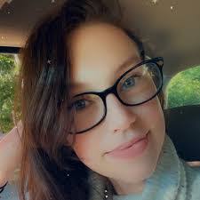 Karen Fredette's Instagram, Twitter & Facebook