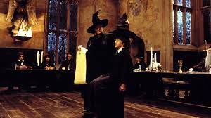 Den Nysgerrige 11 Arige Harry Er Vokset Op Som Foraeldrelos Men Finder Ud Af At Hans Foraeldre V Harry Potter Films Harry Potter Movies Harry Potter Sorting Hat