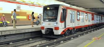 El metro de santiago es el ferrocarril metropolitano cuya red cubre parte de la capital de la república de chile.este sistema de transporte es administrado por la empresa de capitales estatales metro s.a. Metro Santiago De Chile