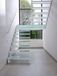 Stalen Trap Met Glazen Treden En Een Glazen Bordes Moderne Trappen Trappen Moderne Trap