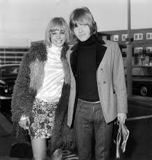 Sei fast sechs jahrzehnten ist der am 2. Vor Funfzig Jahren Starb Der Rolling Stones Gitarrist Brian Jones