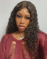 Layla Hicks's Instagram, Twitter & Facebook