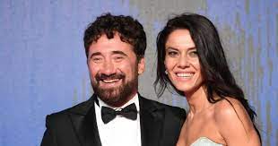 Claudia e la sua squadra cercano di fermare, prima che sia troppo tardi, lo scontro al vertice tra le famiglie dei lo pane e degli abate. Federico Zampaglione Dopo Claudia Gerini Arrivano Le Nozze Con Giglia Marra Radio Monte Carlo