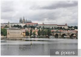 Ce pays d'europe de l'est et ses 10 millions d'habitants n'a cessé de se développer économiquement ces dernières années. Poster Prague Republique Tcheque Paysage Urbain Avec La Riviere Vltava Pixers Nous Vivons Pour Changer