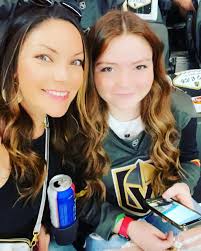 Melinda Knott's Instagram, Twitter & Facebook