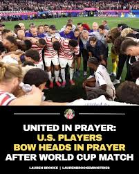 USA huddled together in a prayer circle after their 2-0 World Cup win vs  Australia. 🙏 To God be the glory. #worldcup #usa