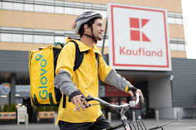 Tu faci lista de cumpărături de la kaufland și glovo îți face livrarea acasă. Kaufland Romania AnunÈÄ In PremierÄ Serviciul De LivrÄri Rapide La Domiciliu Printr Un Parteneriat Cu Glovo P Europa Fm