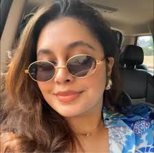 What are the available semi-furnished flats or PG options in Andheri,  Borivali, Kandivali, or nearby areas for a single boy?