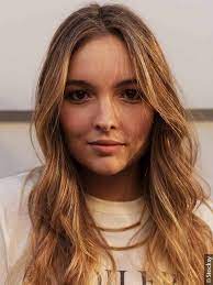 Mes cheveux châtain ont un aspect méché qui capture la lumière avec des reflets de la couleur du sucre fondu reflets chatain dorés sur le haut des cheveux. Passer Du Brun Au Chatain Clair Toutes Les Astuces