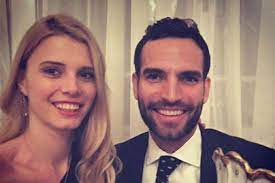 Szente bélát a csabagyöngye vezetése mellett sok szál fűzi a színházhoz is. A Valas Lefujva 1 Ev Utan Varatlanul Kibekult A Magyar Szineszpar Hazai Sztar Femina