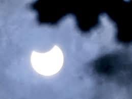 It is a solar eclipse in which the moon partially cover the sun's disk. Pphno7ek0oyvzm