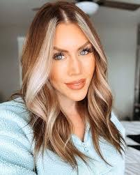 Allyson Rowe's Instagram, Twitter & Facebook