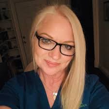 Nickie❃ (@nickiedeary)