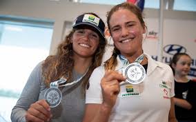 The lead is annemiek bekkering and annette duetz, from the netherlands. Martine Grael E Kahena Kunze Levam A Prata No Mundial 49er Fx De Vela Lance