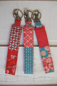 1 Porte Cles N 157 Laniere Tissu Petit Pan Rouge Un Grand Marche Porte Cle Porte Cle Pompon Couture De Noel Facile