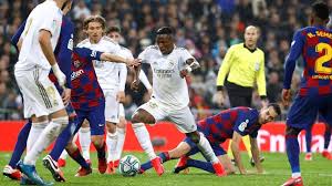 كان لمشجعي فريق ريال مدريد رأي آخر بعد هزيمته من فريق برشلونة بأربعة أهداف نظيفة في منافسات الدوري الإسباني لكلاسيكو الأرض بمدينة مدريد ، حيث رفضوا هذه. Ø¨Ø·ÙˆÙ„Ø© Ø¥Ø³Ø¨Ø§Ù†ÙŠØ§ Ø±ÙŠØ§Ù„ Ù…Ø¯Ø±ÙŠØ¯ ÙŠØ­Ø³Ù… Ø§Ù„ÙƒÙ„Ø§Ø³ÙŠÙƒÙˆ Ø£Ù…Ø§Ù… Ø¨Ø±Ø´Ù„ÙˆÙ†Ø© ÙˆÙŠØ³ØªØ¹ÙŠØ¯ Ø§Ù„ØµØ¯Ø§Ø±Ø©