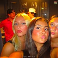 Hi! My name is Bella Casey and i'm from Hinsdale, Illinois. I'm 100%  committed to CU Boulder and I'm majoring in Strategic Communication. I love  going out, skiing, concerts, working out, and