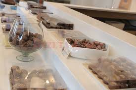 În prezent, societatea produce praline de ciocolată belgiana naturală de tip artizanal. Galerie Foto Afacere De Succes Gustul Dulce Al Unui Business Construit Cu CiocolatÄ BelgianÄ Gazeta De Sud