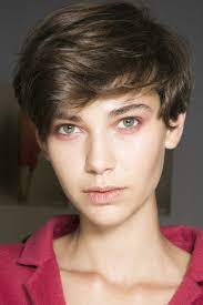 Forget What You Know About Masculine And Feminine The New Boyish Haircut Is Chic Without Being Restrict Long Face Hairstyles Short Wavy Hair Short Hair Styles